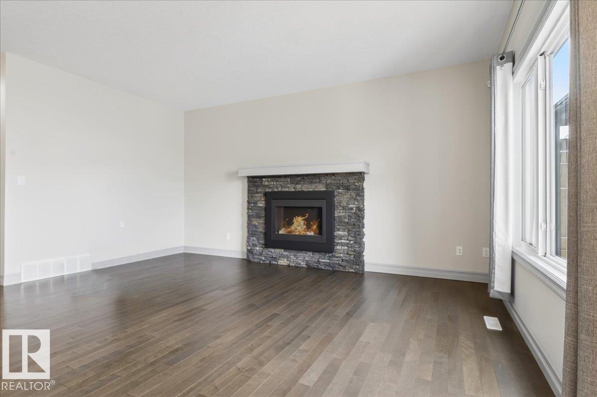 5912 19 Av Sw Property Photo 5