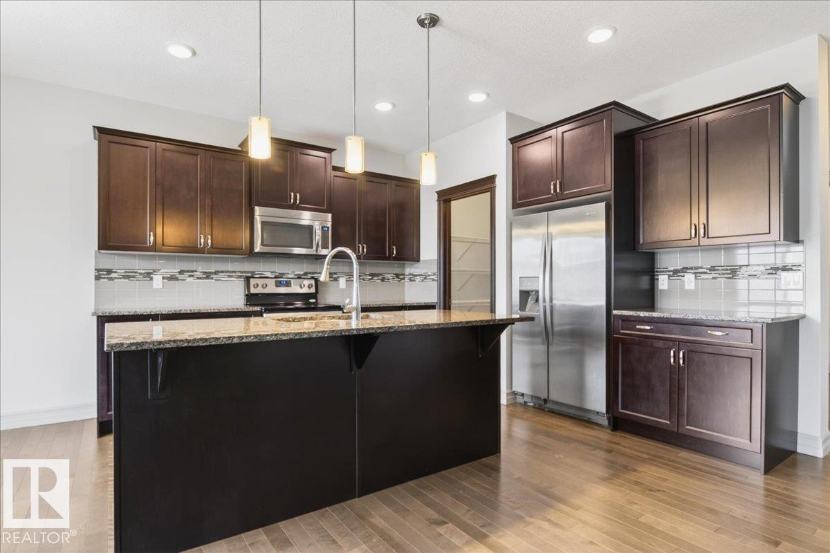 5912 19 Av Sw Property Photo 8