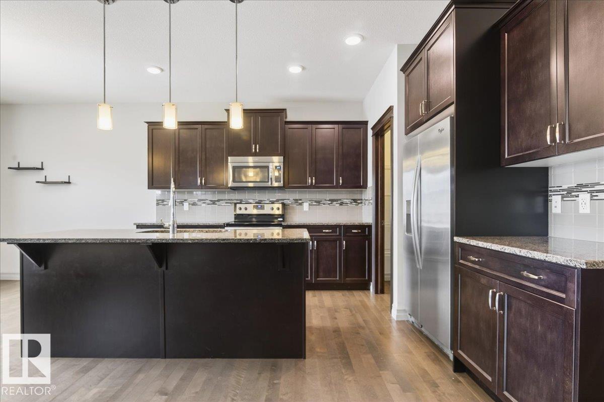 5912 19 Av Sw Property Photo 10