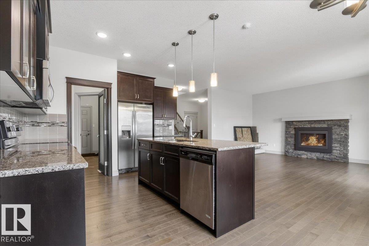5912 19 Av Sw Property Photo 12