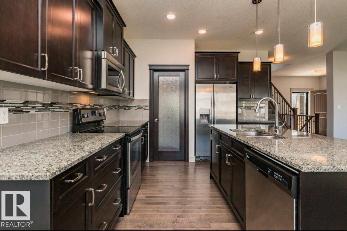 5912 19 Av Sw Property Photo 13