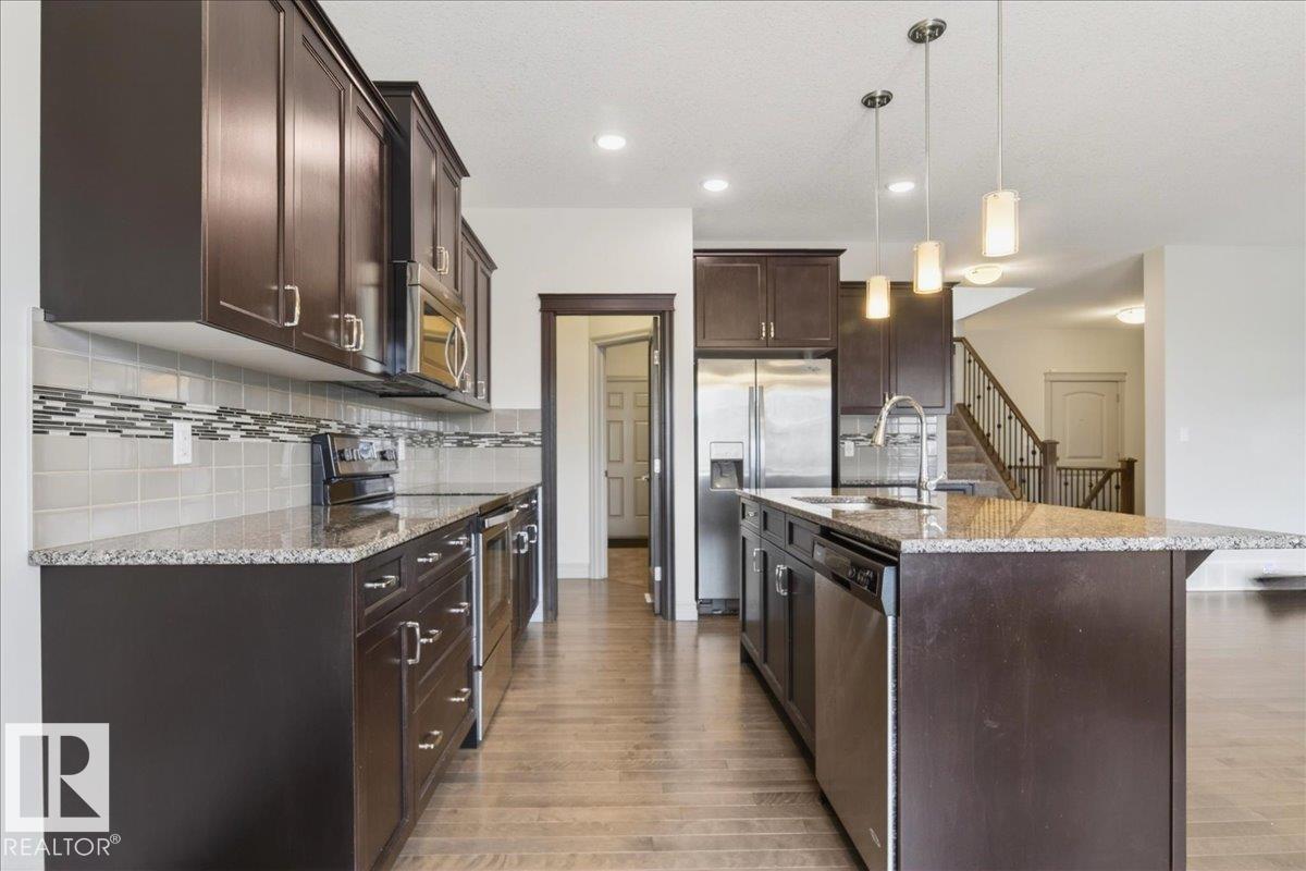 5912 19 Av Sw Property Photo 14