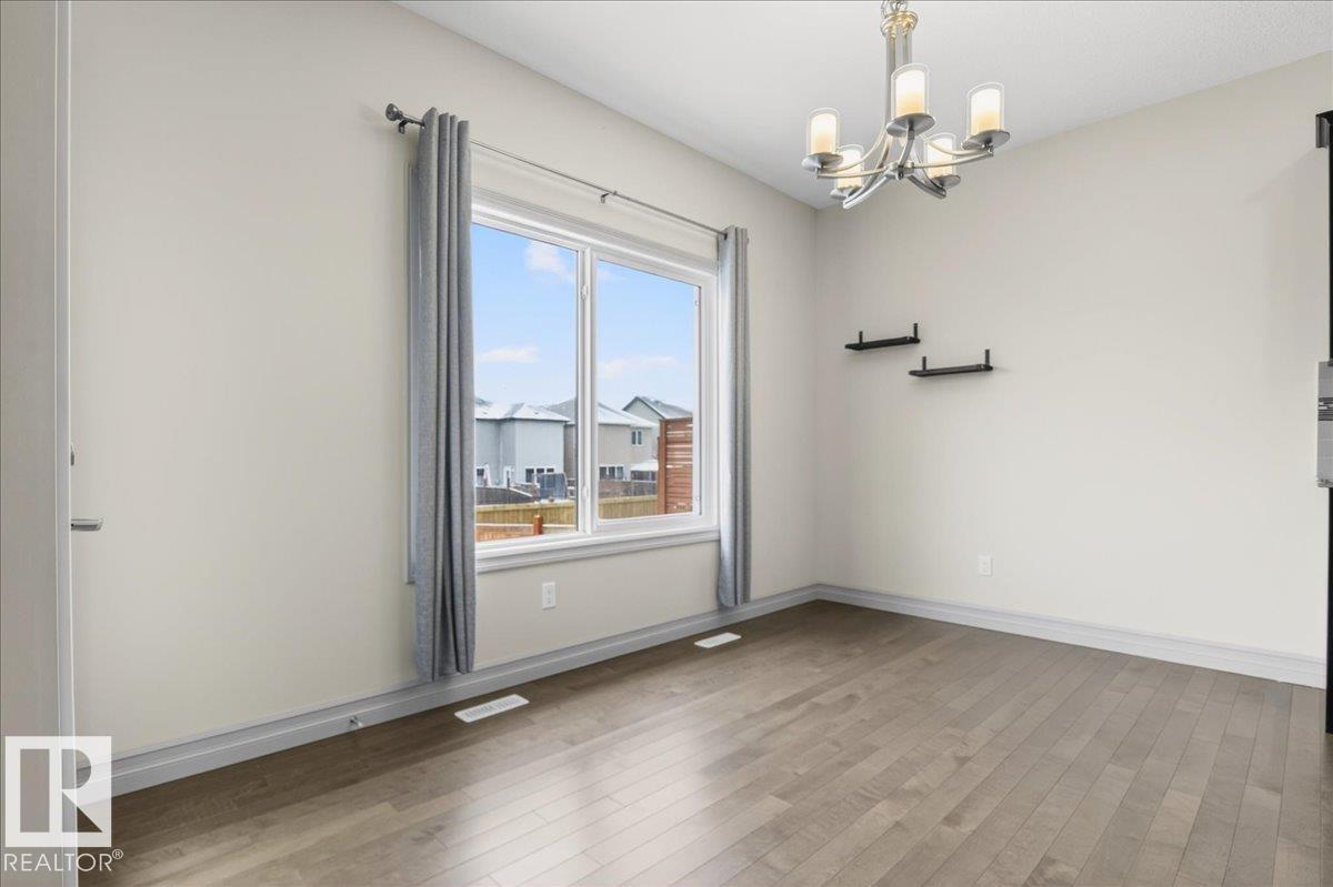 5912 19 Av Sw Property Photo 16