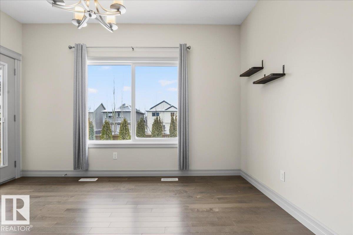 5912 19 Av Sw Property Photo 17