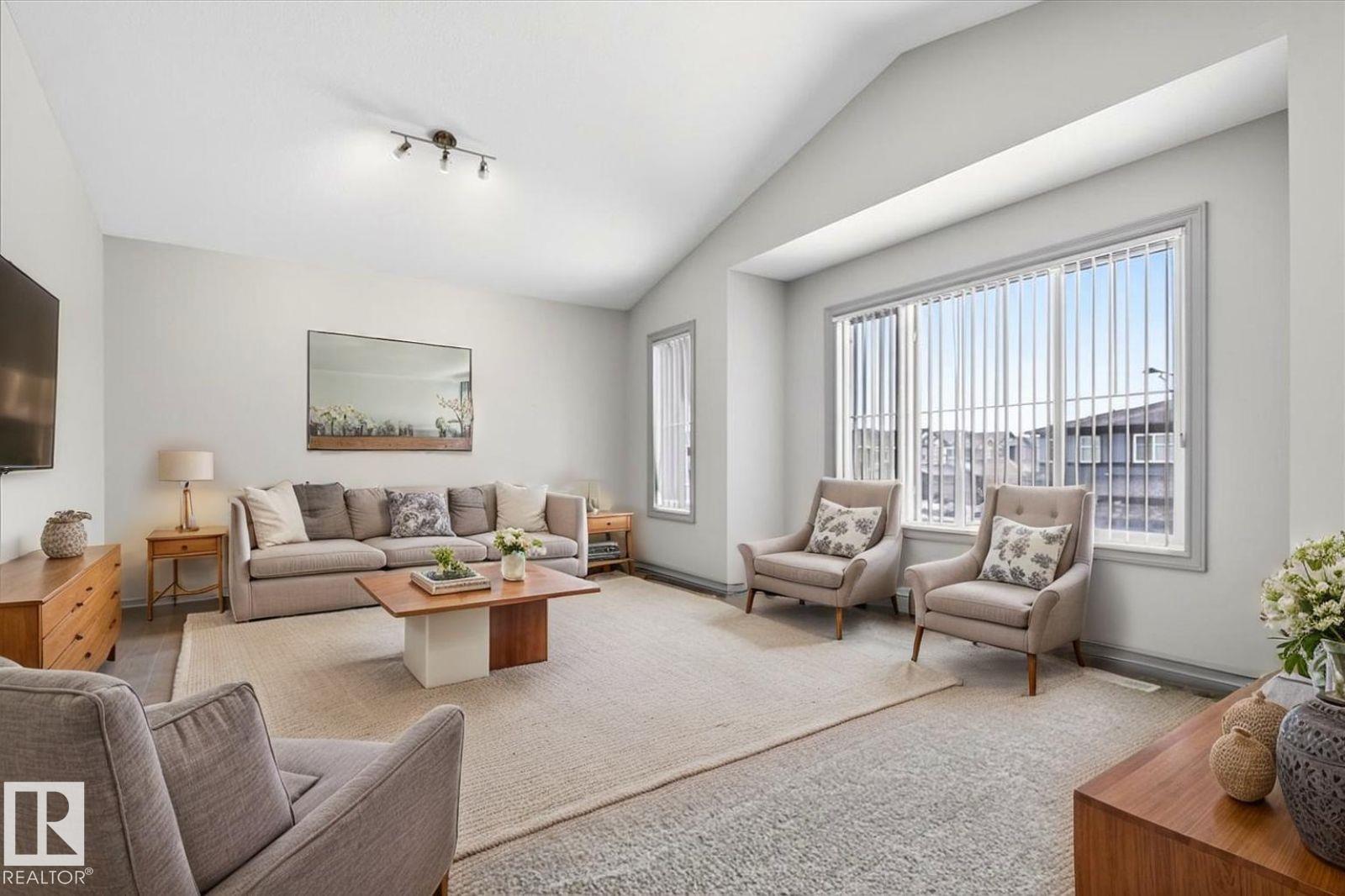 5912 19 Av Sw Property Photo 21