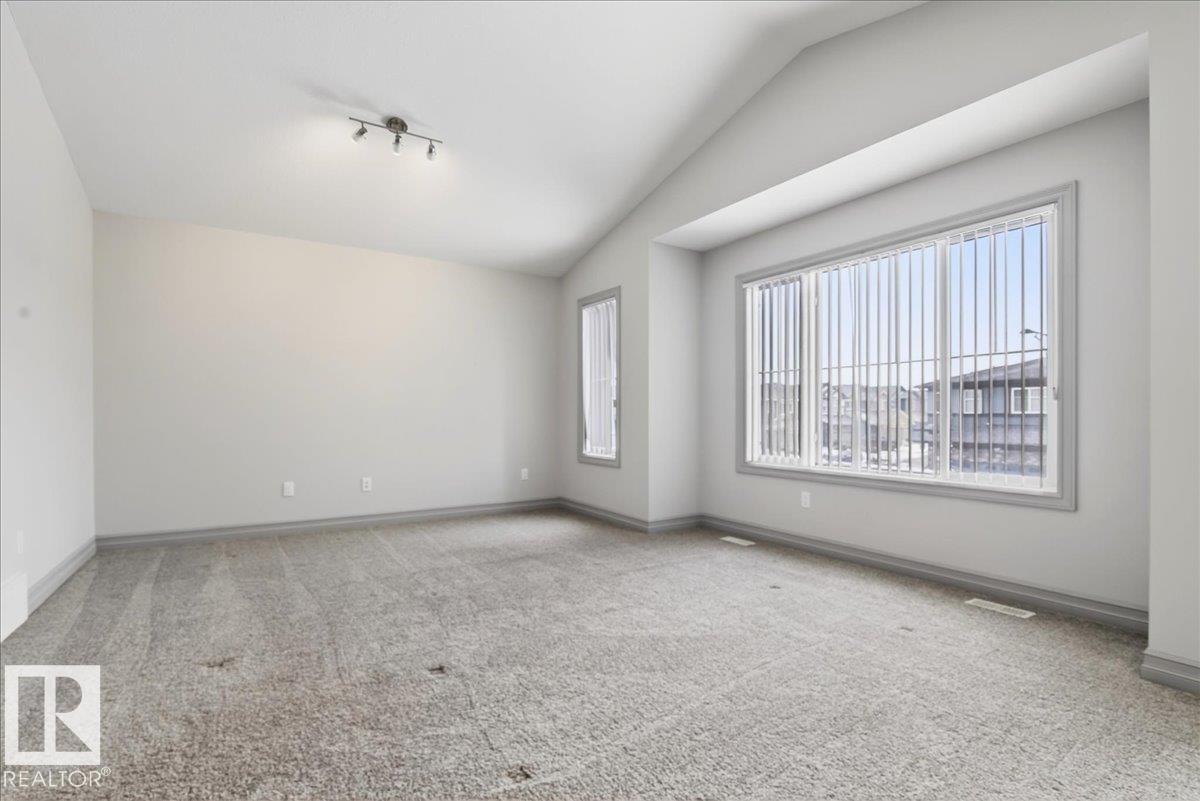 5912 19 Av Sw Property Photo 22