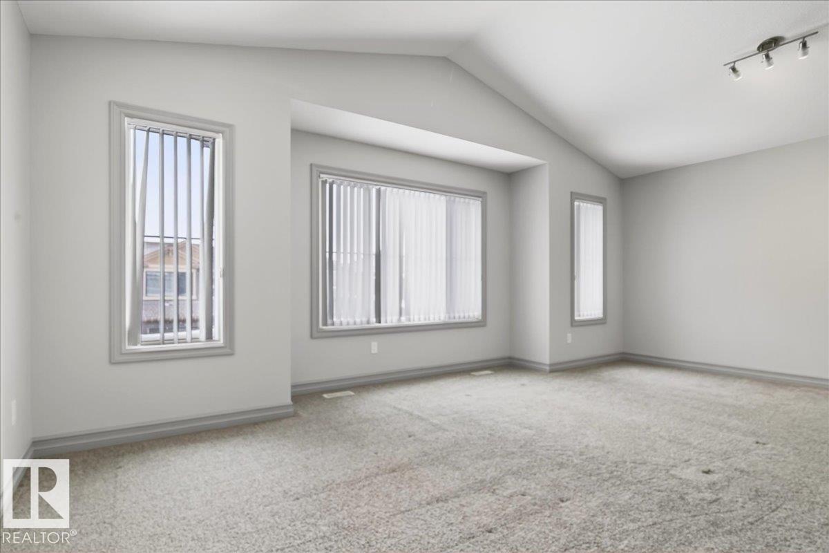 5912 19 Av Sw Property Photo 23