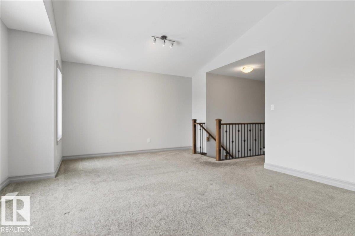 5912 19 Av Sw Property Photo 24