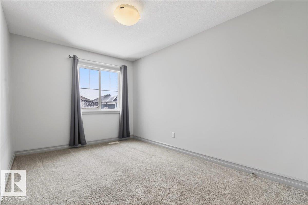 5912 19 Av Sw Property Photo 27