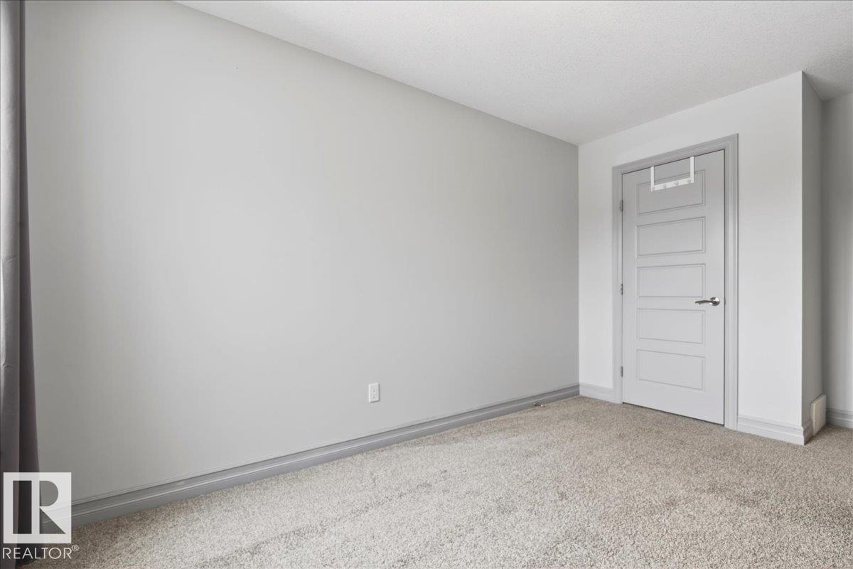 5912 19 Av Sw Property Photo 28