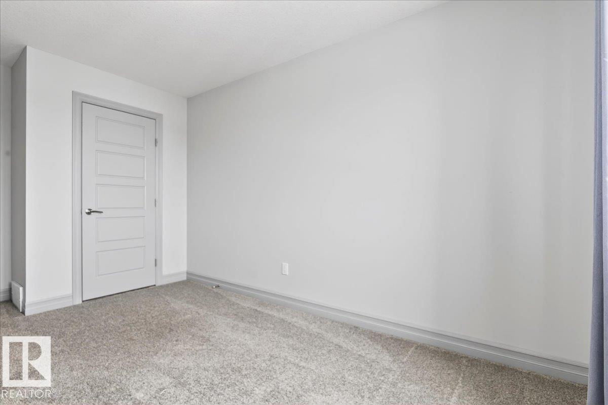 5912 19 Av Sw Property Photo 30