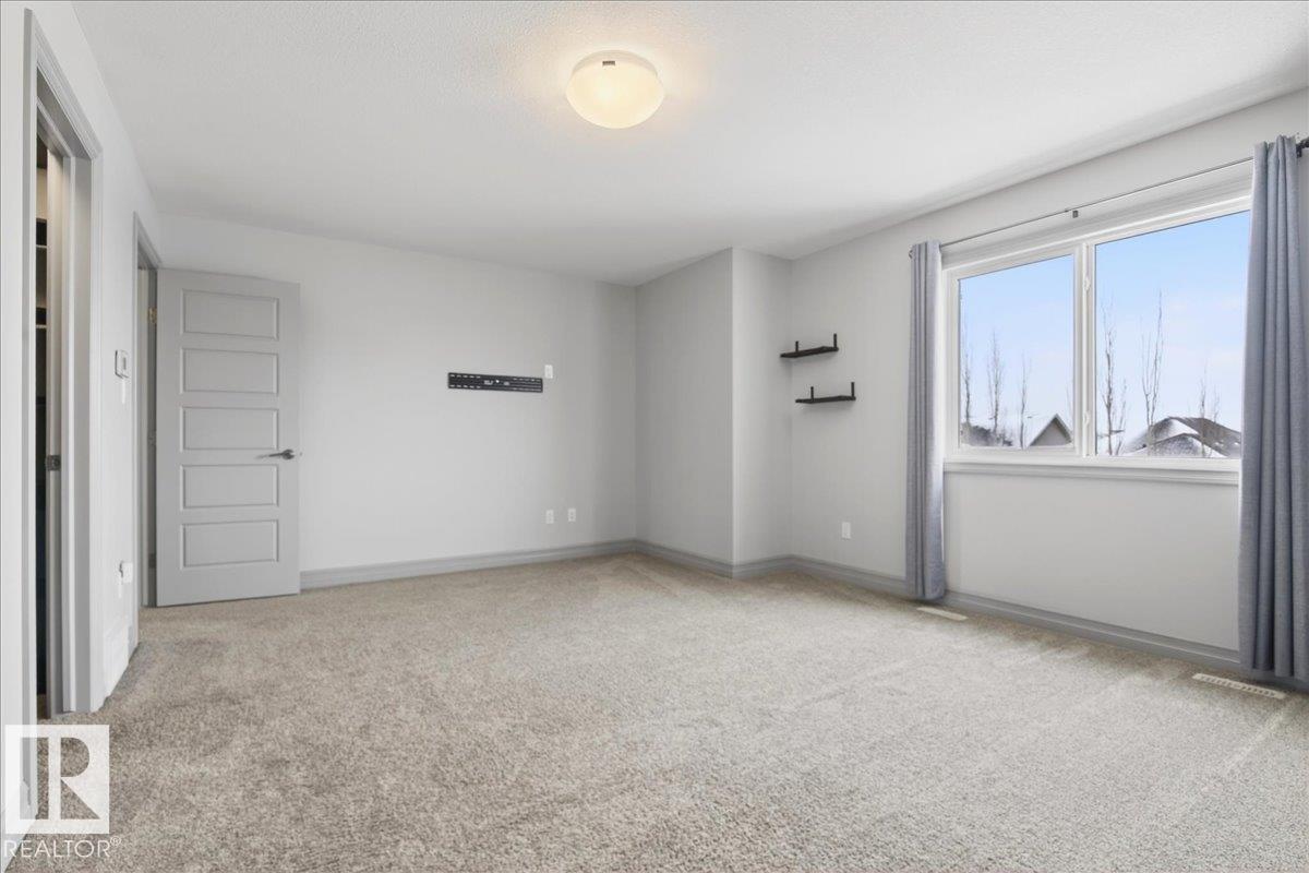 5912 19 Av Sw Property Photo 34