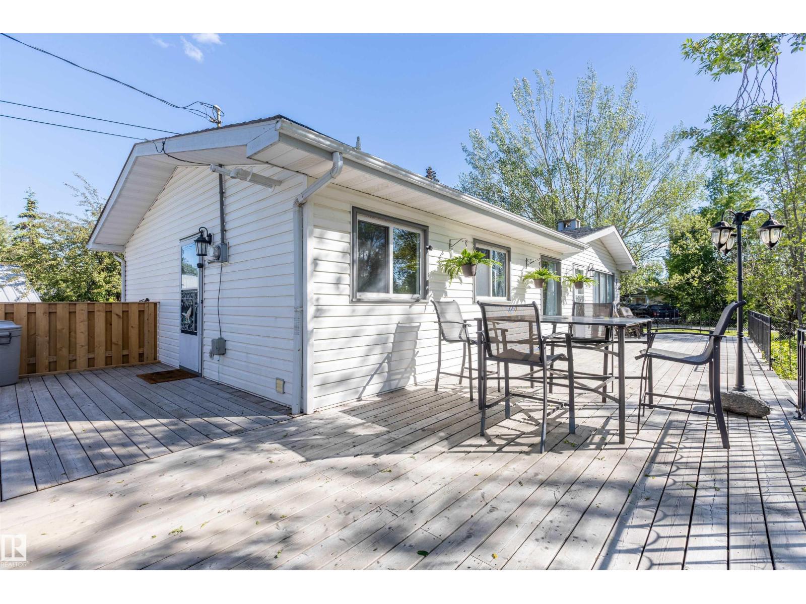 5115 49 Av Property Photo 3