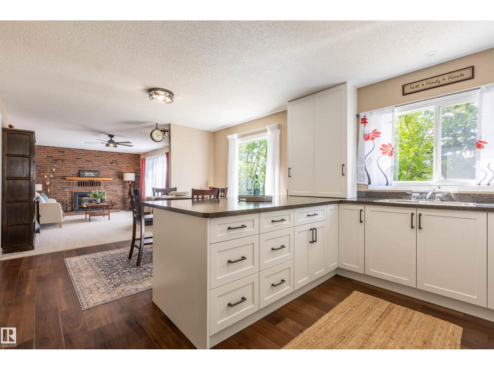 5115 49 Av Property Photo 6