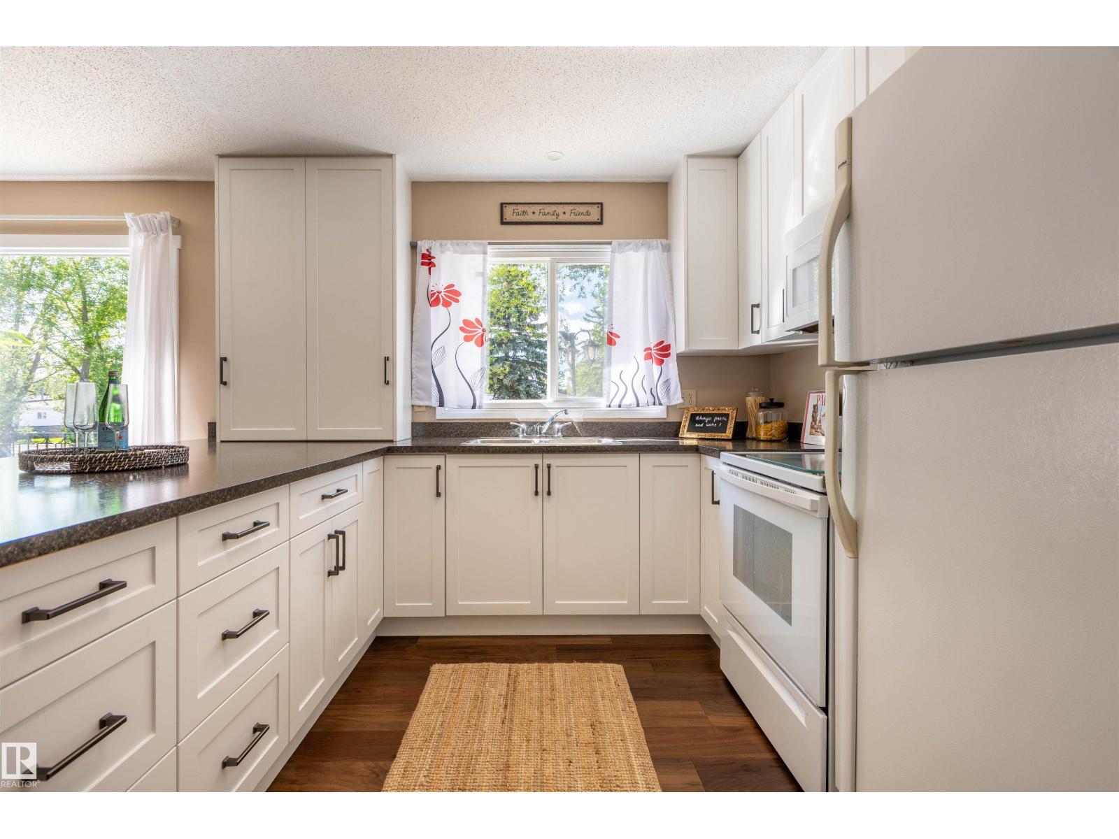 5115 49 Av Property Photo 7