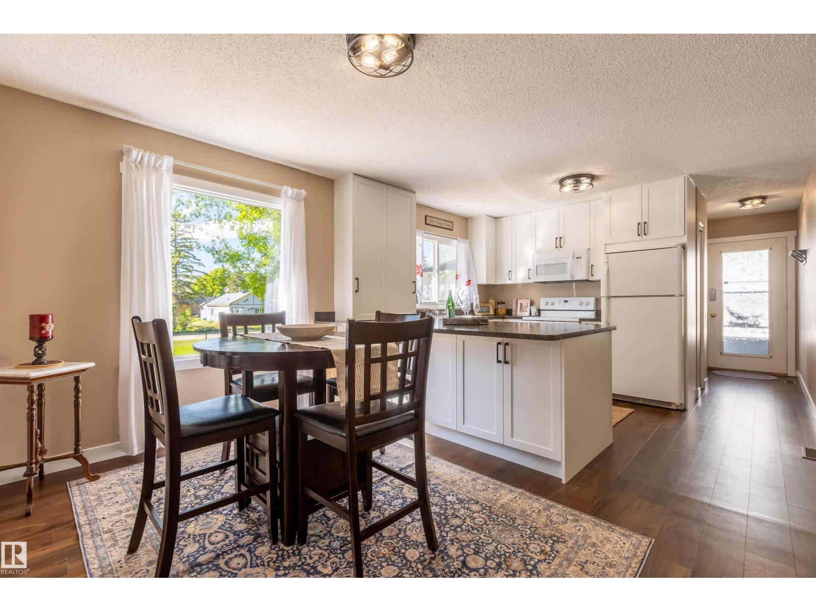 5115 49 Av Property Photo 10