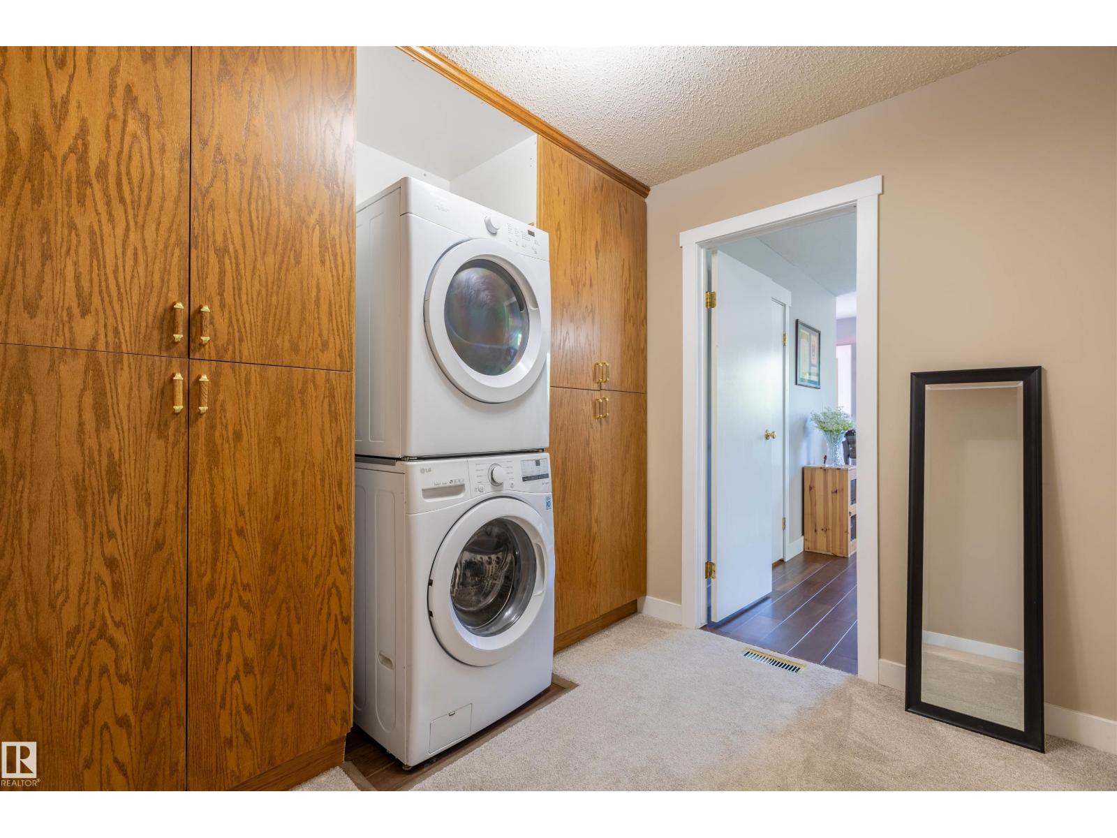 5115 49 Av Property Photo 23