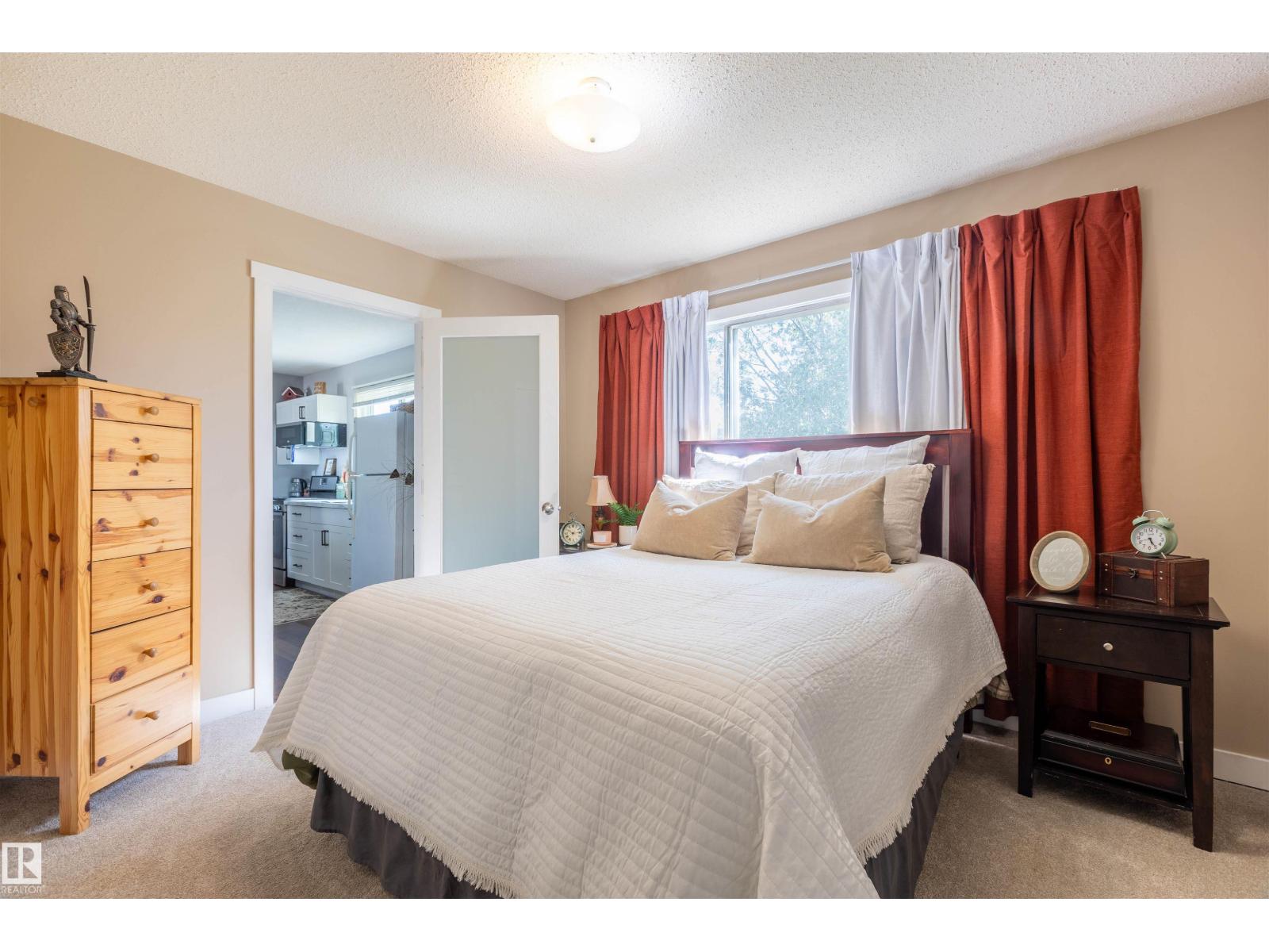 5115 49 Av Property Photo 24