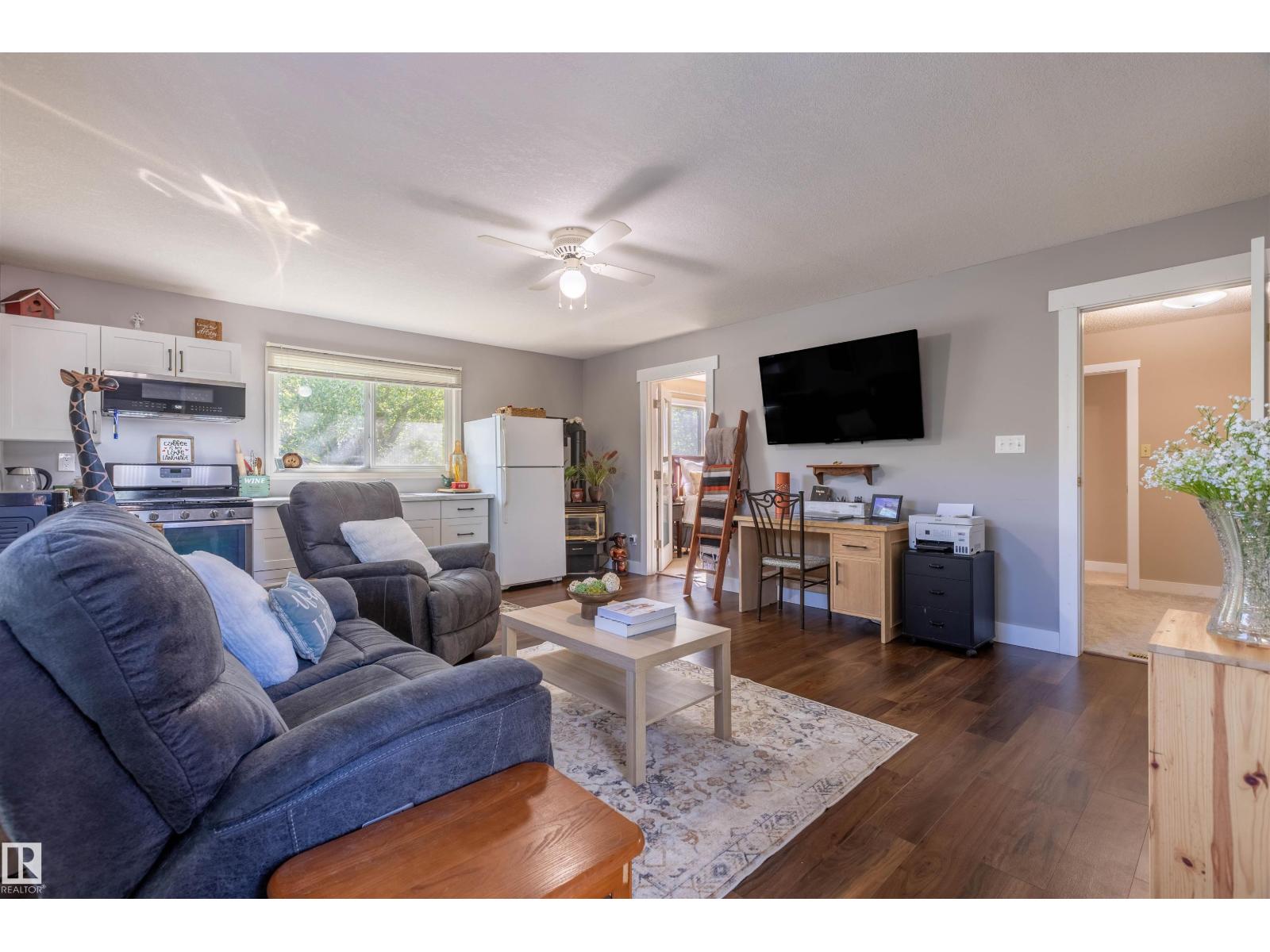 5115 49 Av Property Photo 28