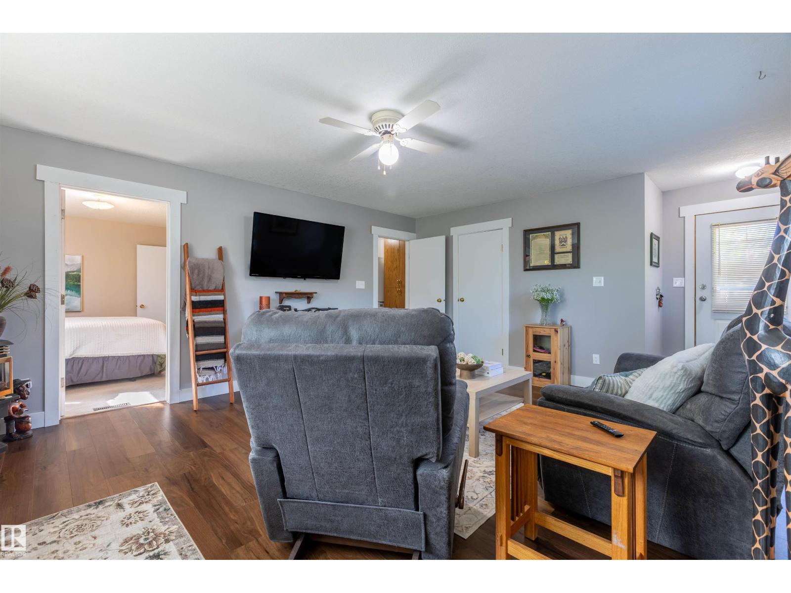 5115 49 Av Property Photo 31