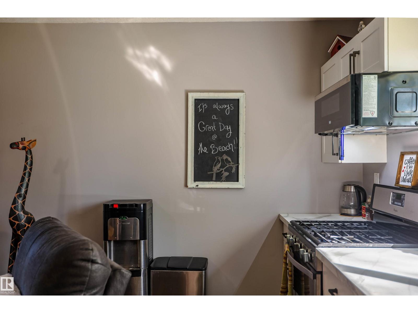5115 49 Av Property Photo 34