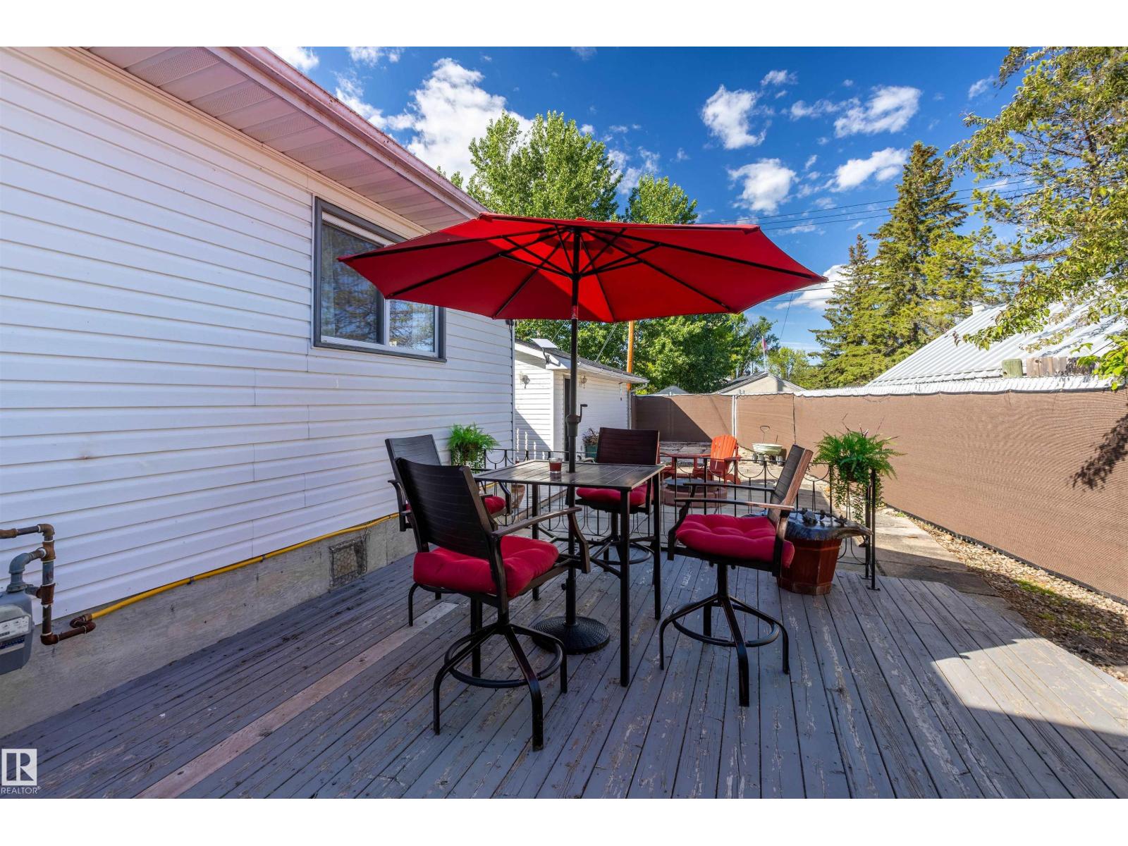 5115 49 Av Property Photo 36