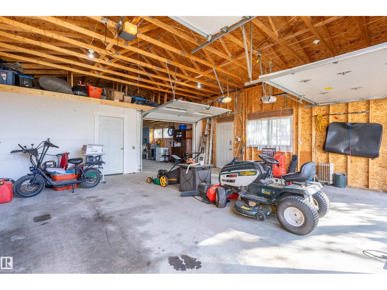 5115 49 Av Property Photo 42