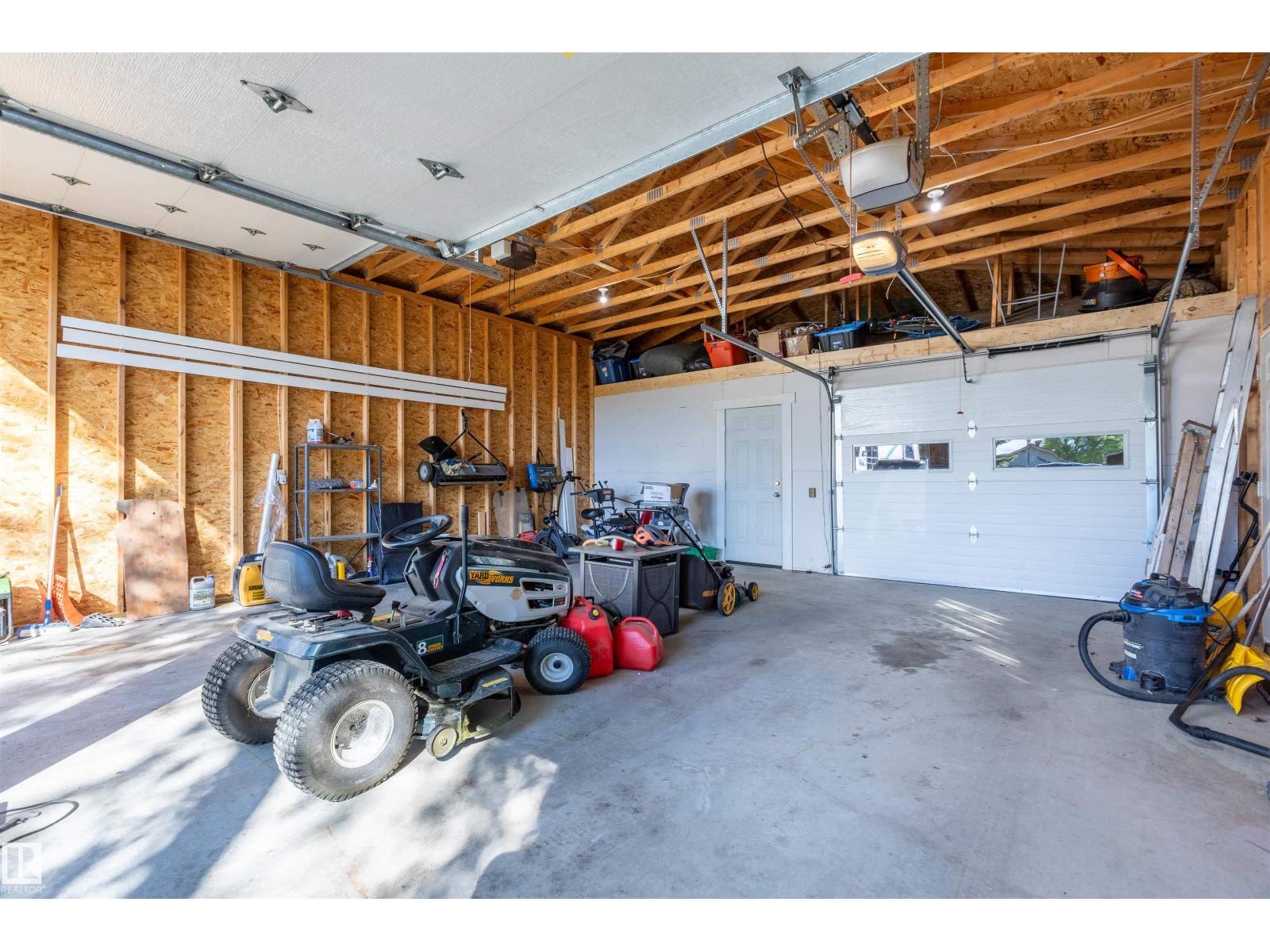 5115 49 Av Property Photo 44
