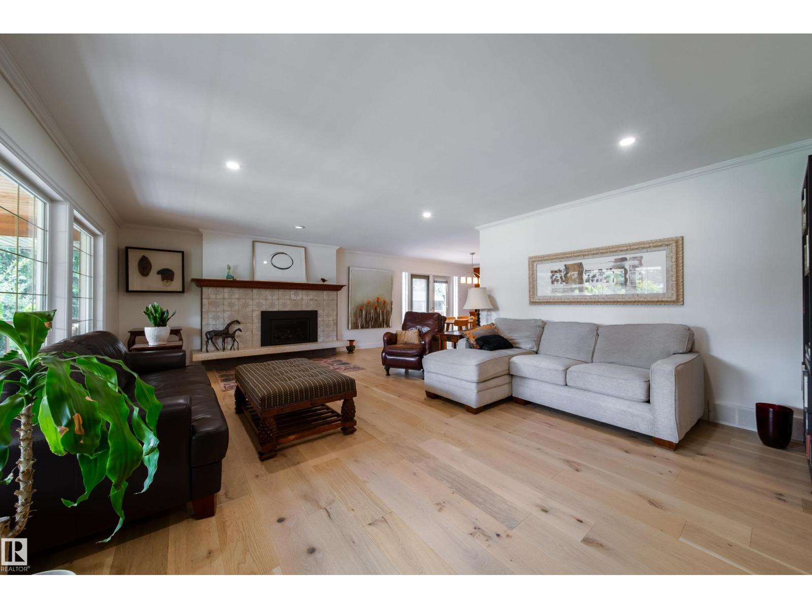 14016 85 AV NW Property Photo 1