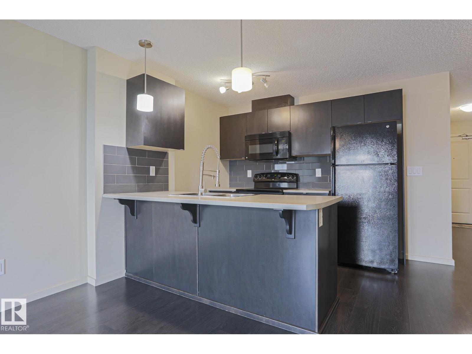 #411 3353 16a Av Nw Property Photo 8
