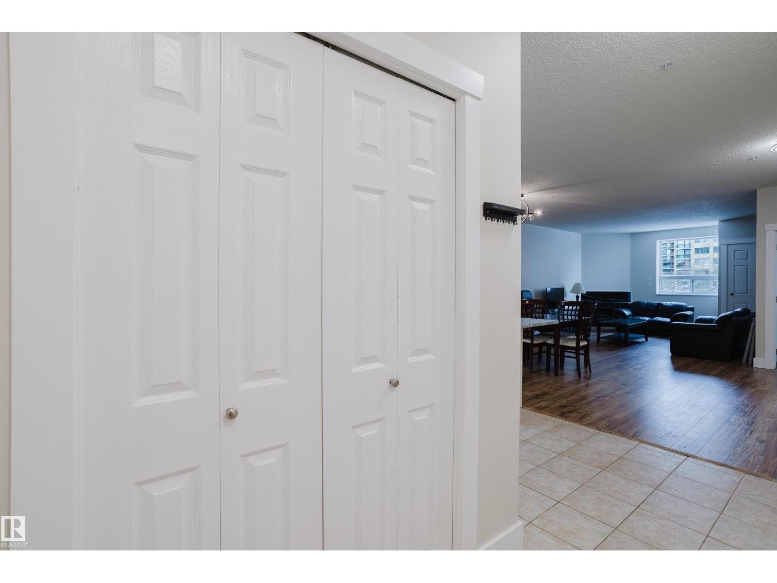 #407 9919 105 St Nw Property Photo 4