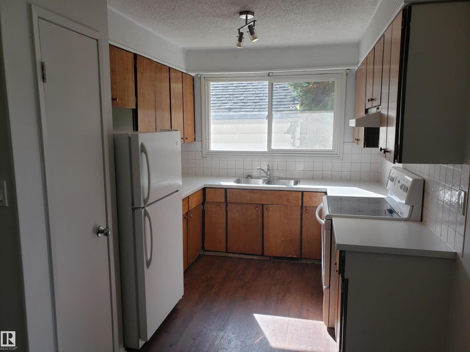 10219a 155 St Nw Property Photo 4