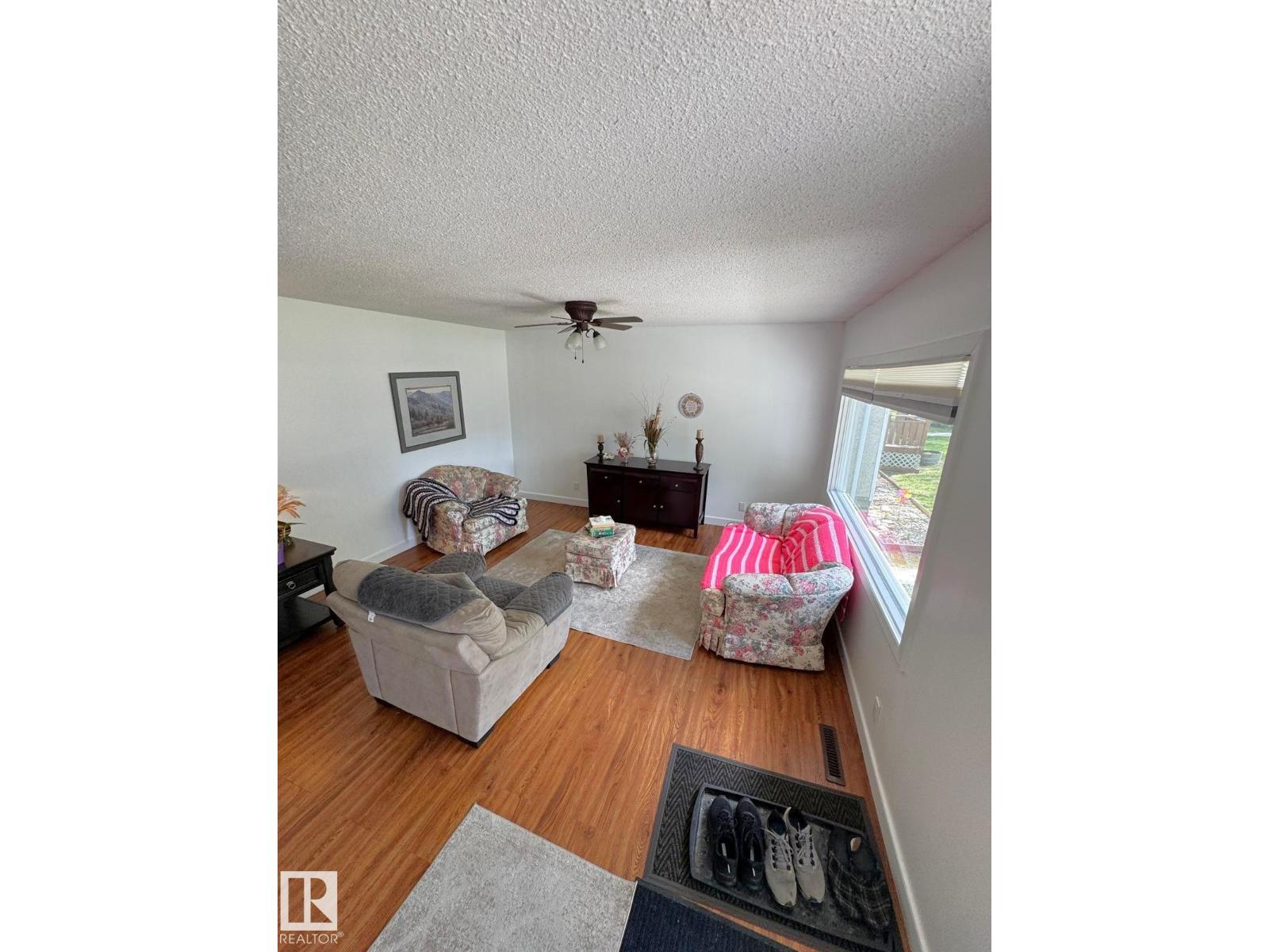 5093 45 St Property Photo 2