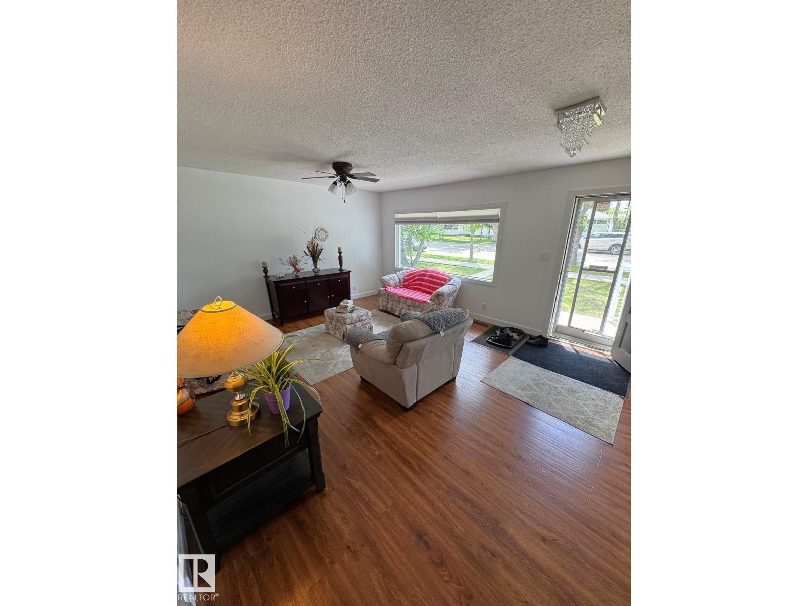5093 45 St Property Photo 3