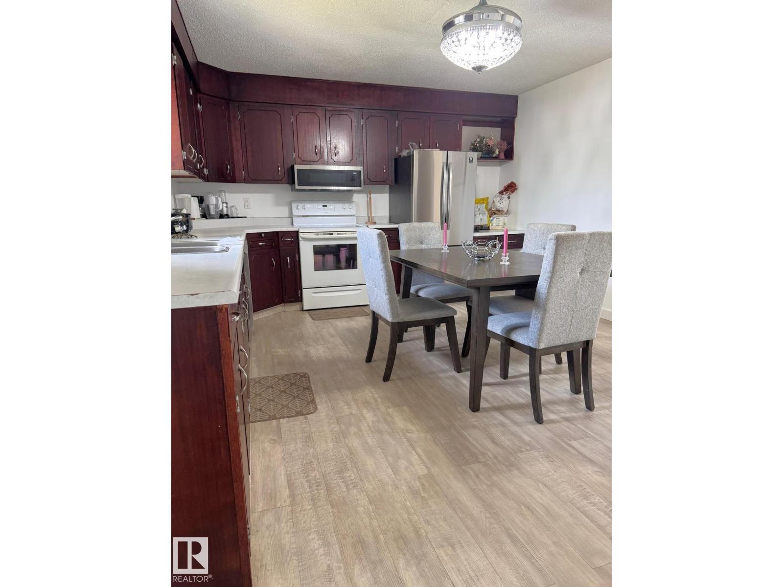 5093 45 St Property Photo 6
