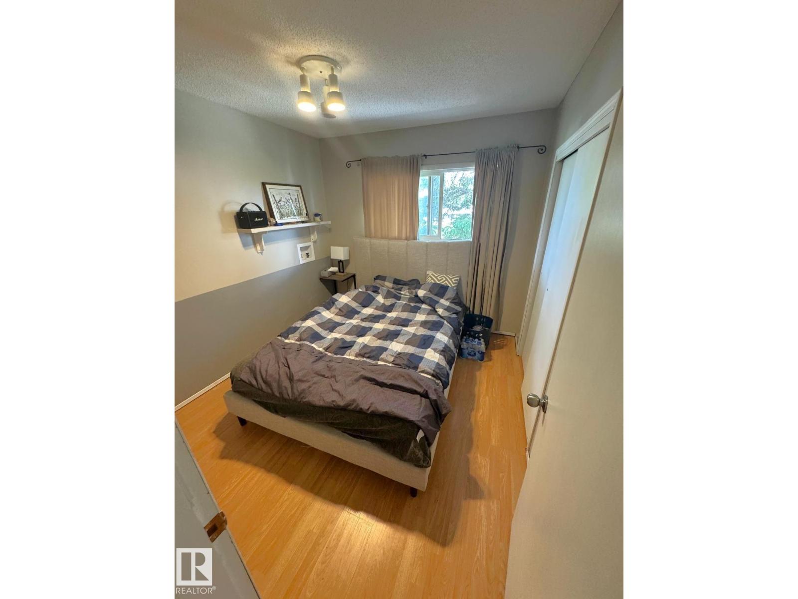 5093 45 St Property Photo 8