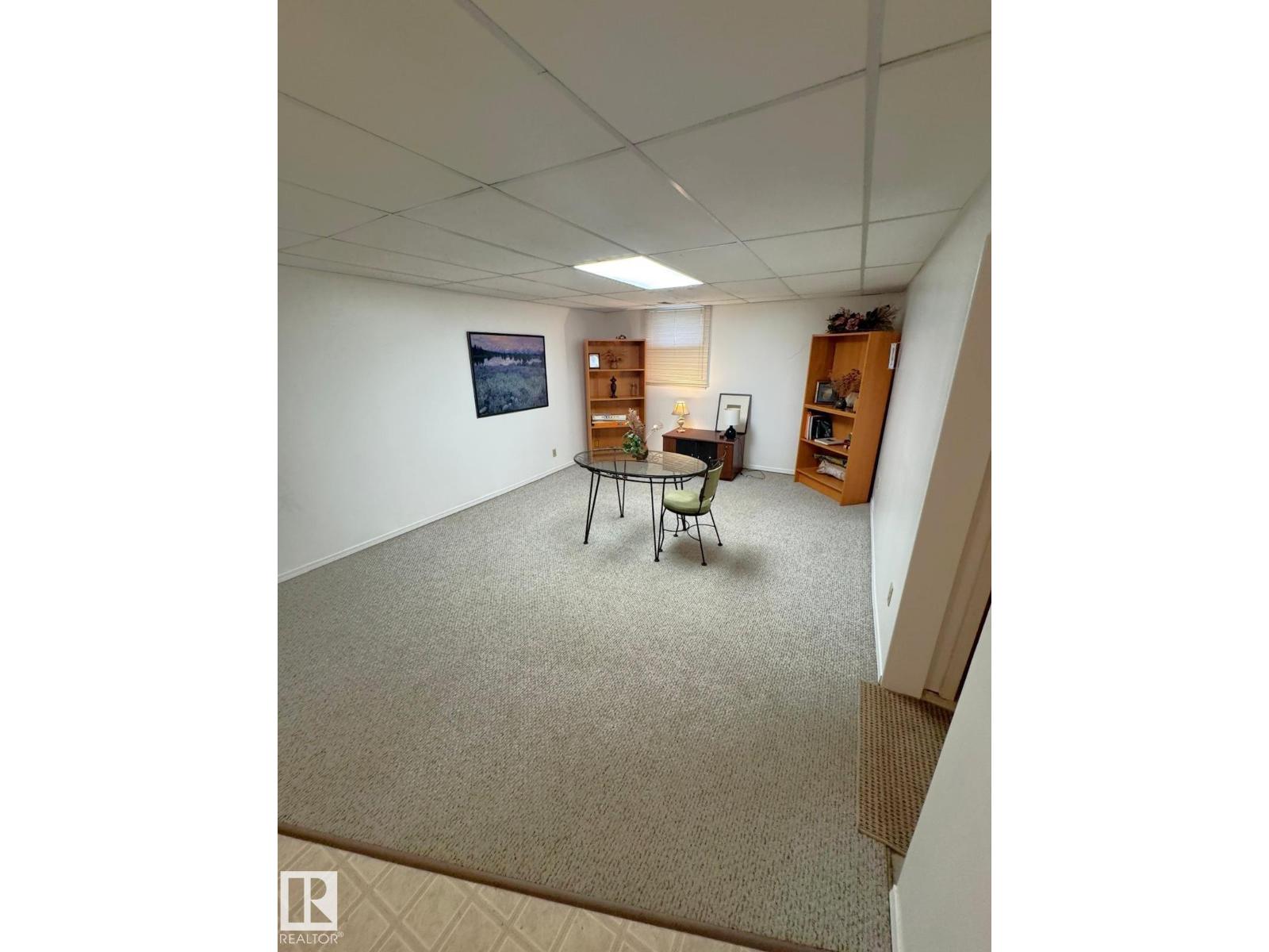 5093 45 St Property Photo 15