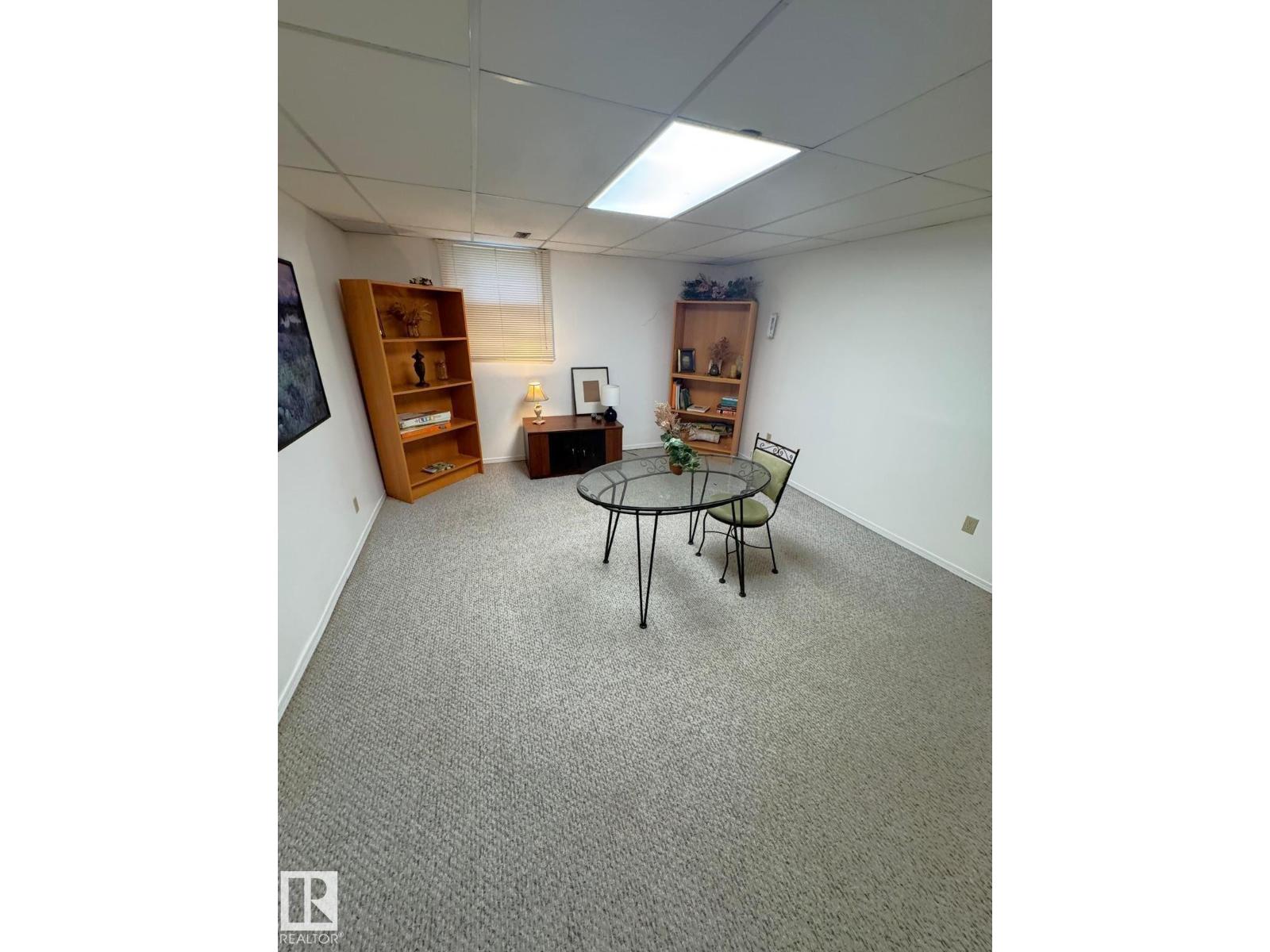 5093 45 St Property Photo 16