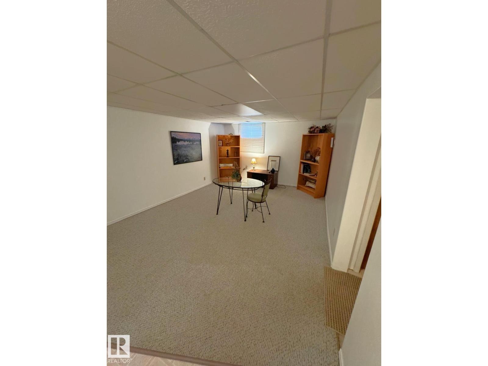 5093 45 St Property Photo 17