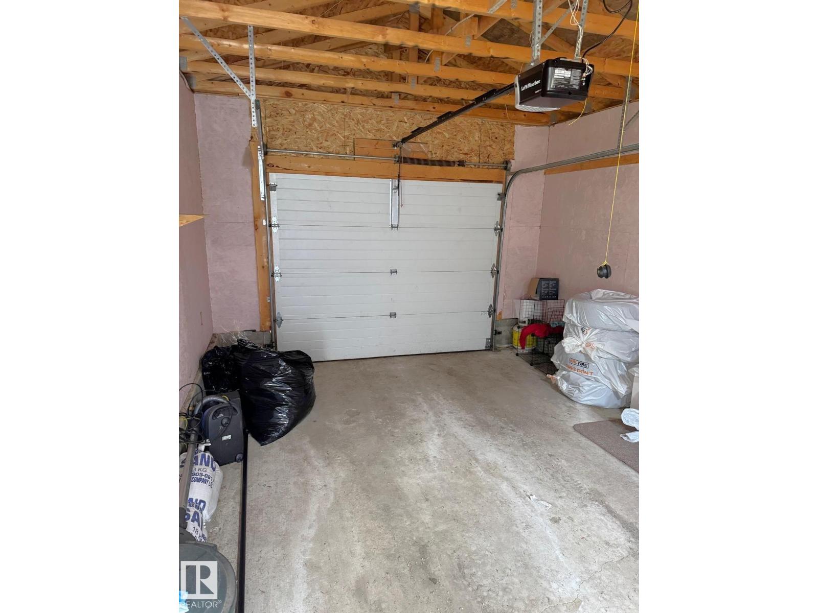 5093 45 St Property Photo 24