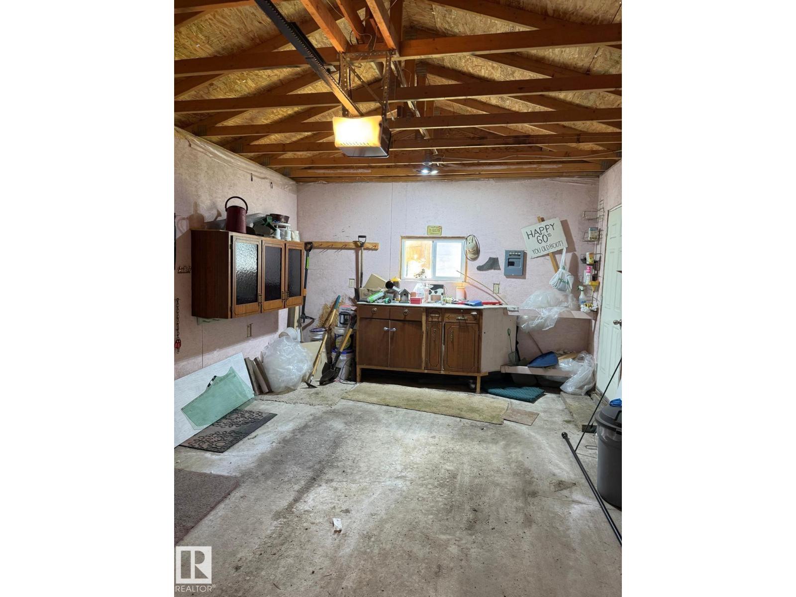 5093 45 St Property Photo 25