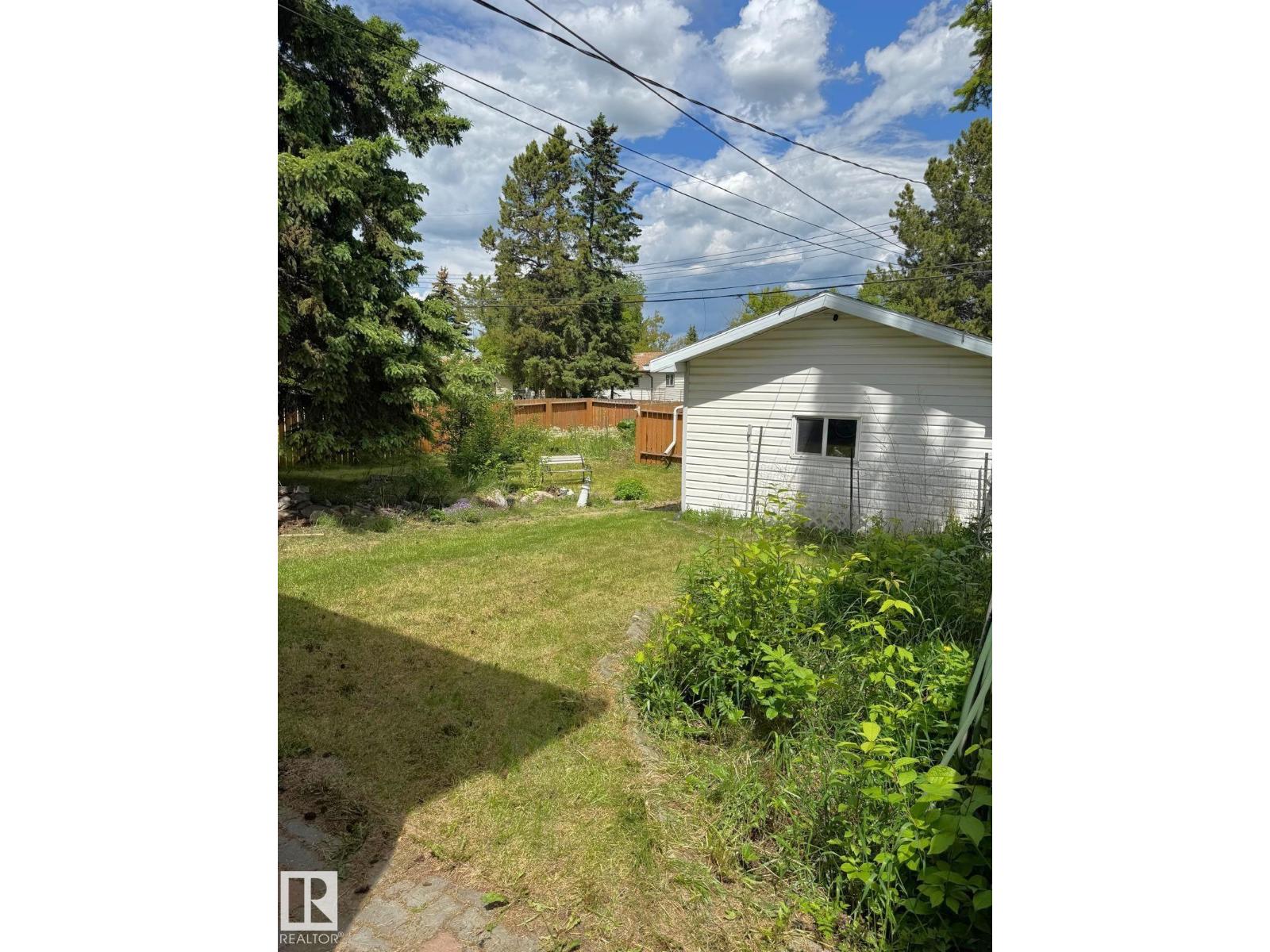 5093 45 St Property Photo 27
