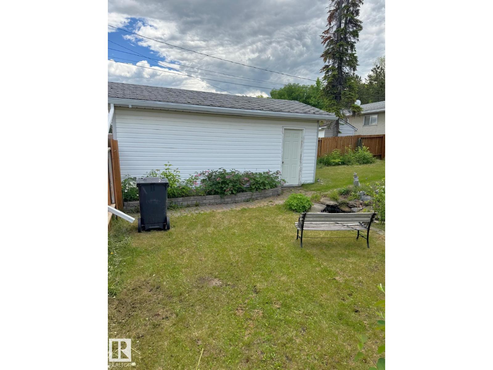 5093 45 St Property Photo 28