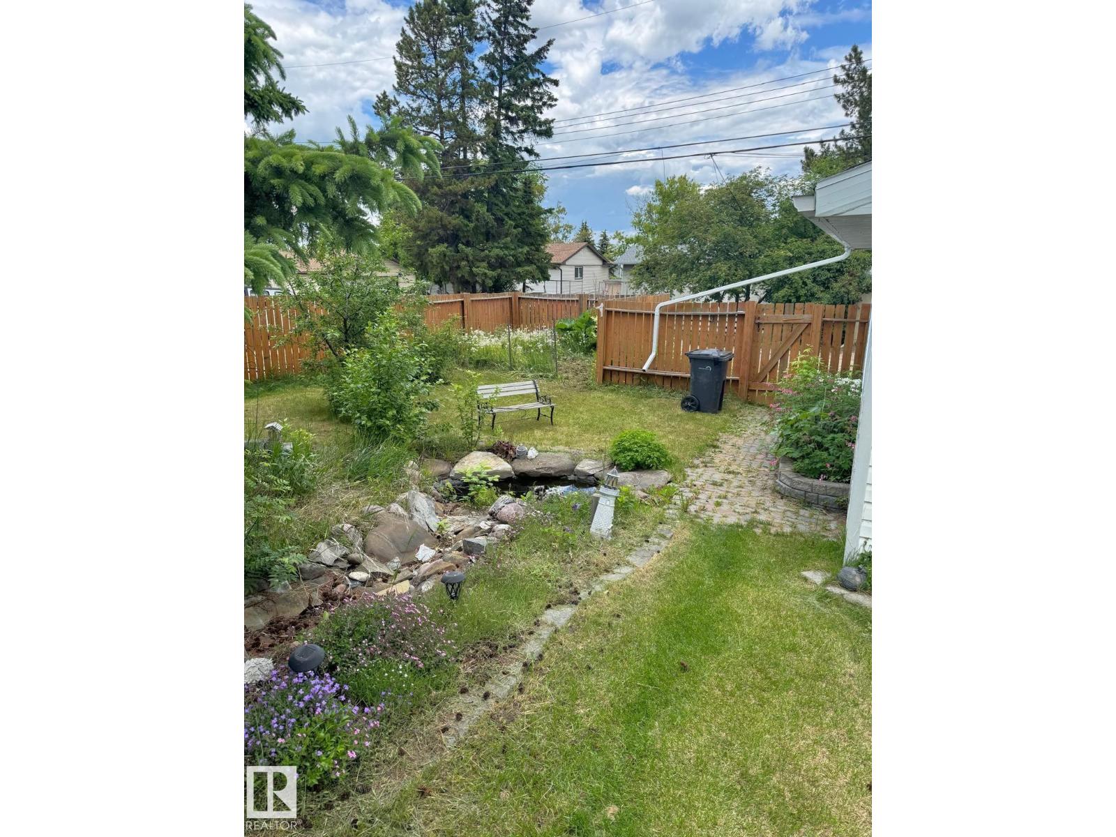 5093 45 St Property Photo 32