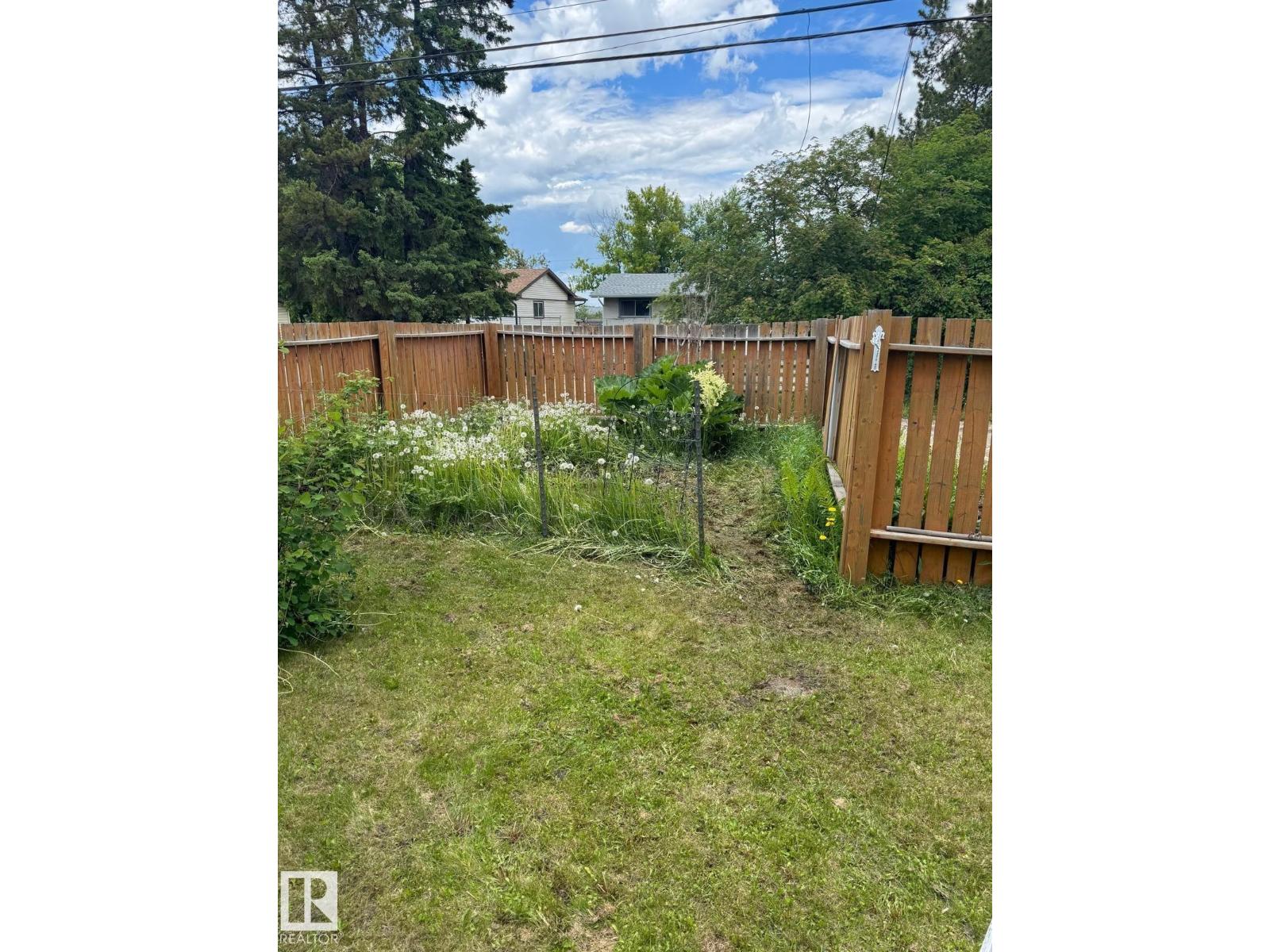 5093 45 St Property Photo 34