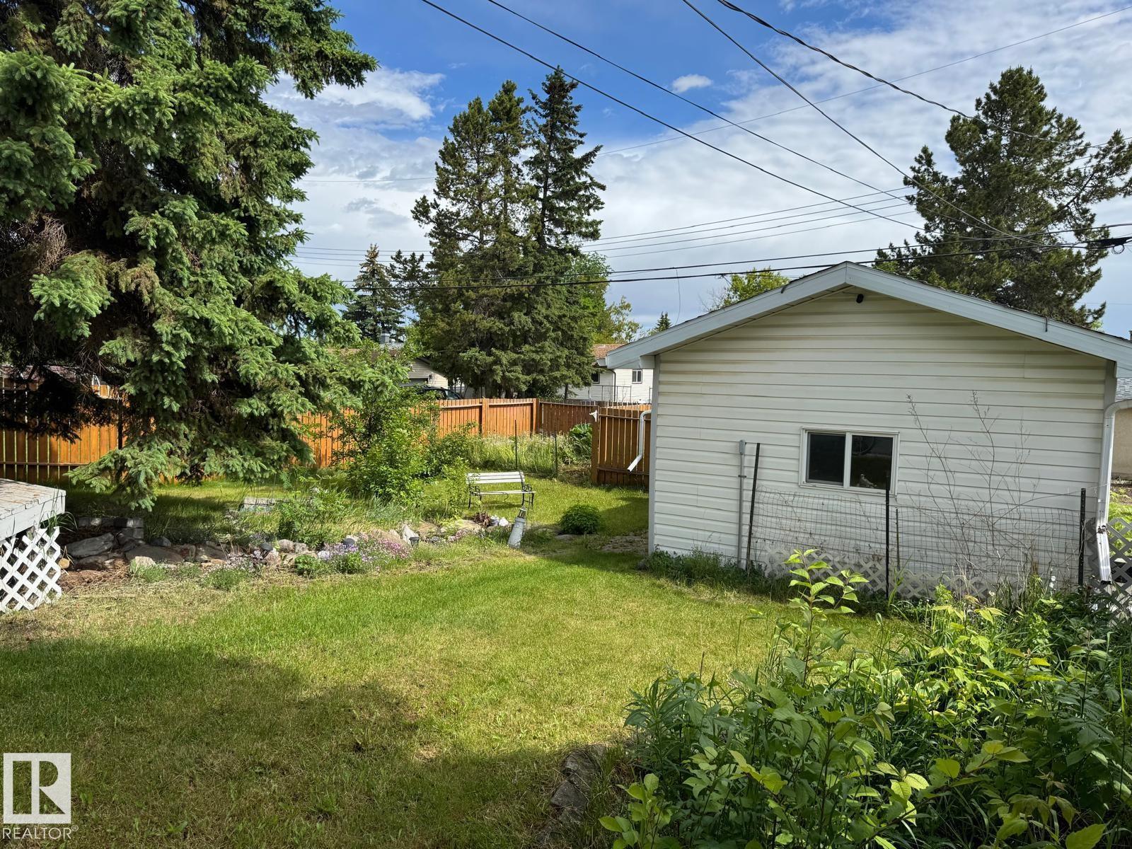 5093 45 St Property Photo 38