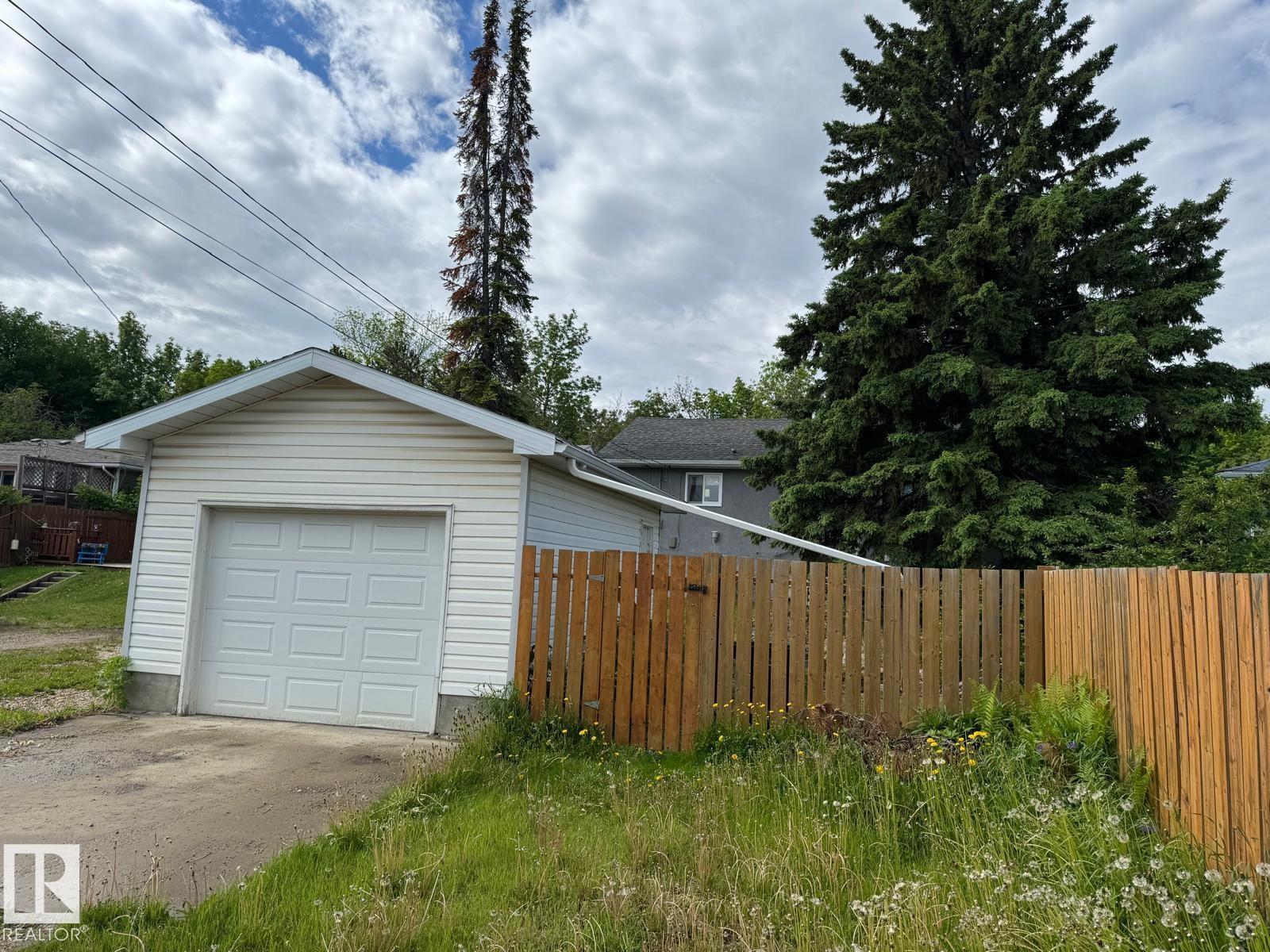 5093 45 St Property Photo 40