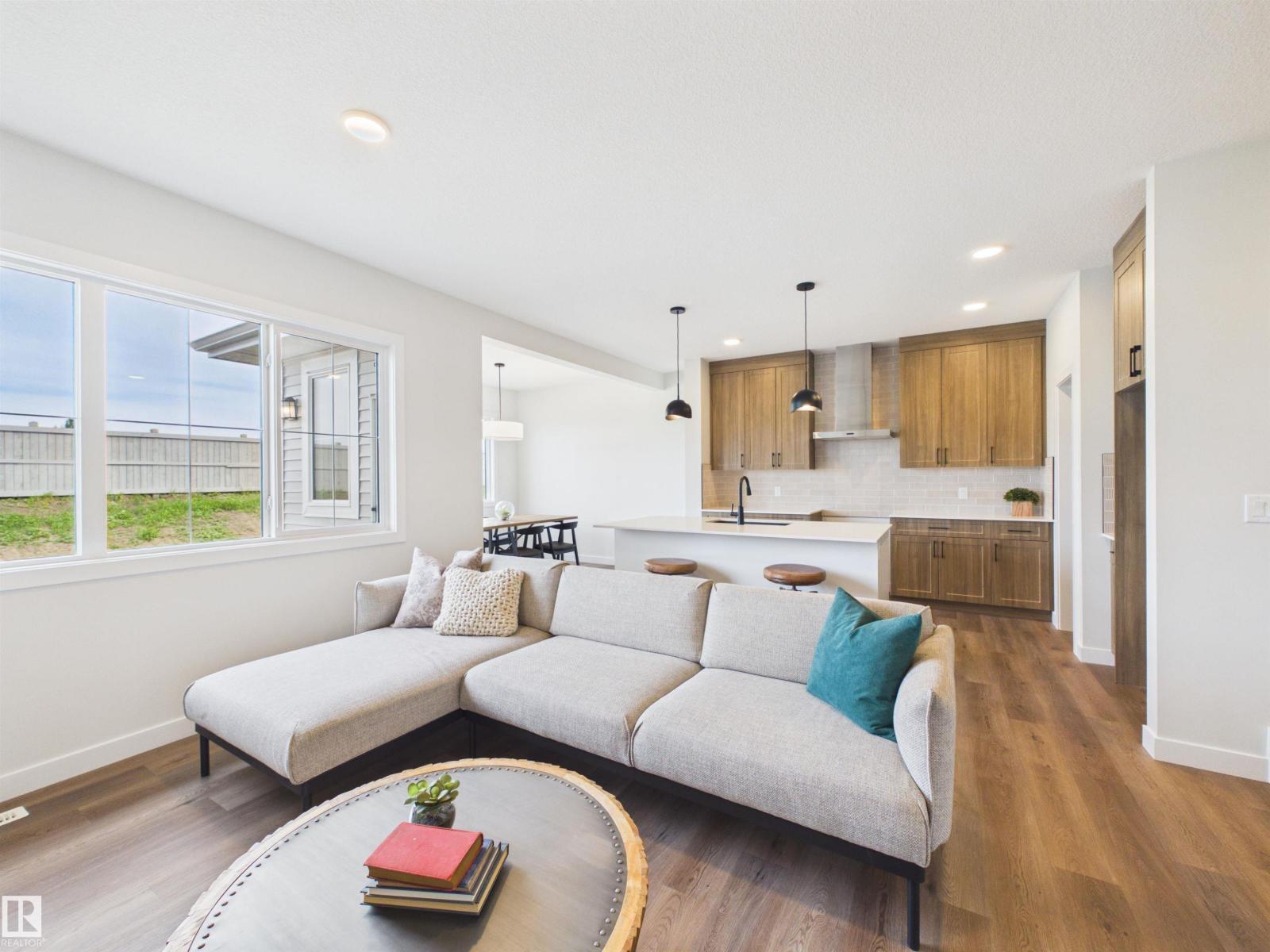 159 CALEDON CR