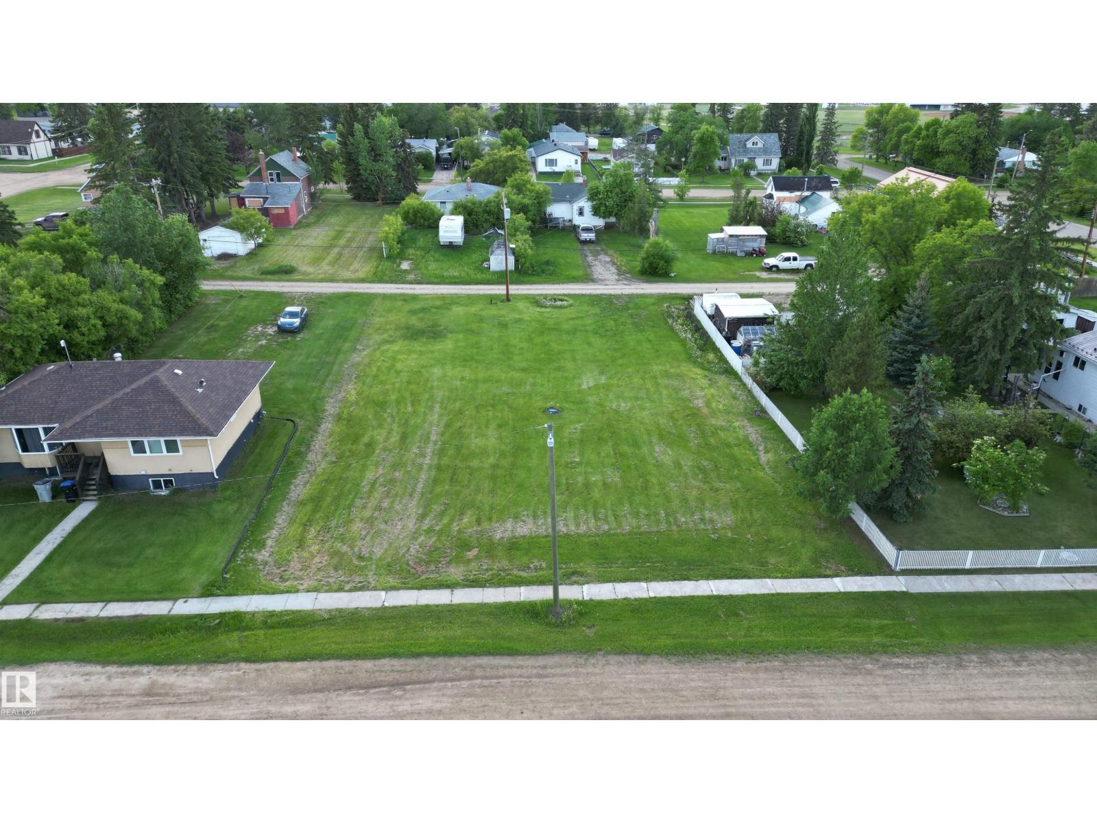 4718 52 St Property Photo 1