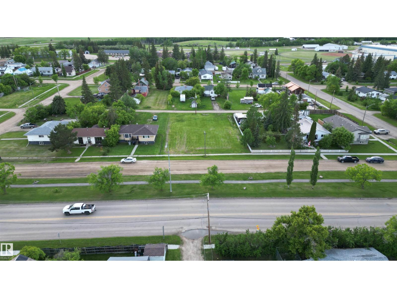 4718 52 St Property Photo 2